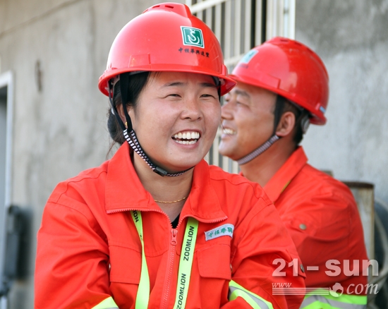 åˆ˜è‰³è¯´ä¸­è”é‡ç§‘å¡”æœºâ€œæ€§èƒ½å¥½ï¼Œå¼€èµ·æ¥å¾ˆè½»æ¾ï¼â€