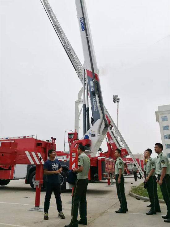 å¾å·¥æŠ€æœ¯äººå‘˜ä¸ºæ­¦è­¦å­¦é™¢å®˜å…µè®²è§£V5ç³»åˆ—æ¶ˆé˜²è½¦