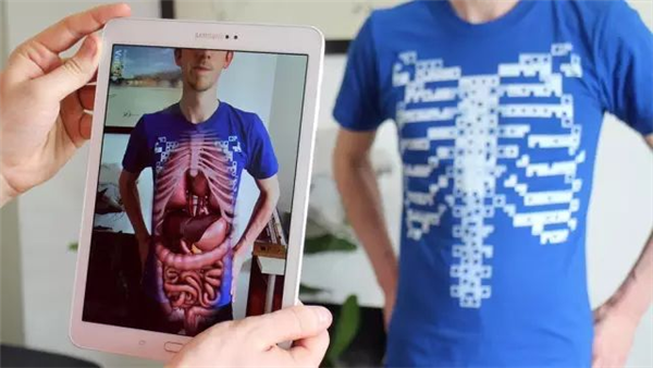 How does the European VR/AR teaching development team let VR really land?