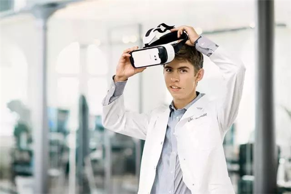 How does the European VR/AR teaching development team let VR really land?
