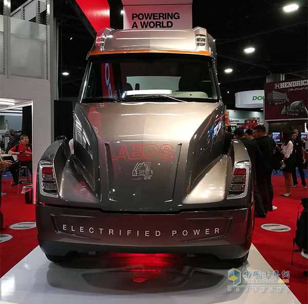 The world's first pure electric heavy truck concept car