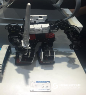 Han Duan's youth sent a humanoid robot to meet with your airport!