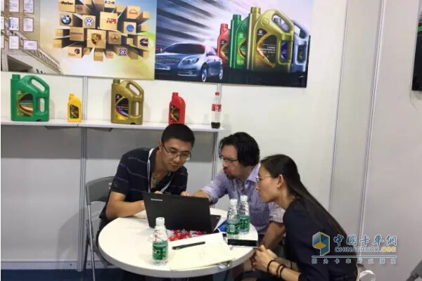 Long Hao Lubricants Debuts at the Eleventh China International Automobile Trade Fair