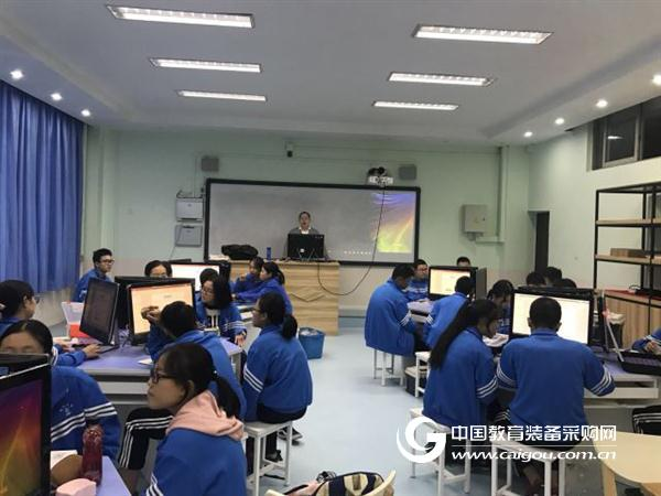 Zhongqing Youbo Dedicated to STEM Classroom in Sichuan Shuangliu Middle School