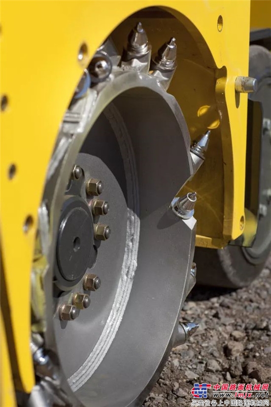 "Winning magic weapon" for pavement maintenance - Bomag BM500/15 compact milling machine