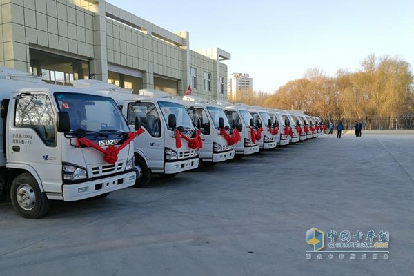 12 Yutong Sanitation Sweepers donated by Henan Province to Hami City