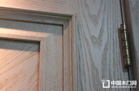 Wooden door waxing