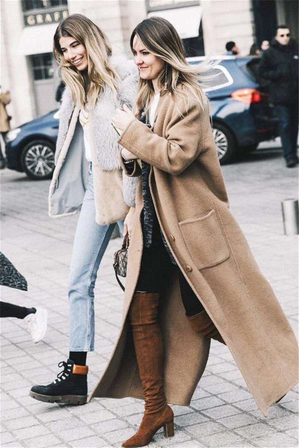 A pair of over-the-knee boots allow you to show long legs in the winter