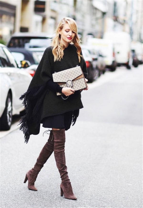 A pair of over-the-knee boots allow you to show long legs in the winter