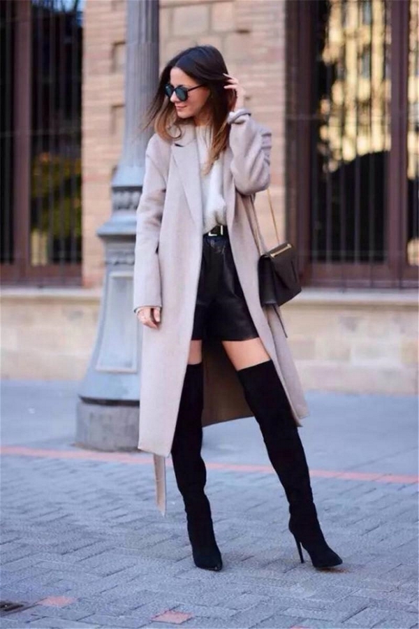 A pair of over-the-knee boots allow you to show long legs in the winter