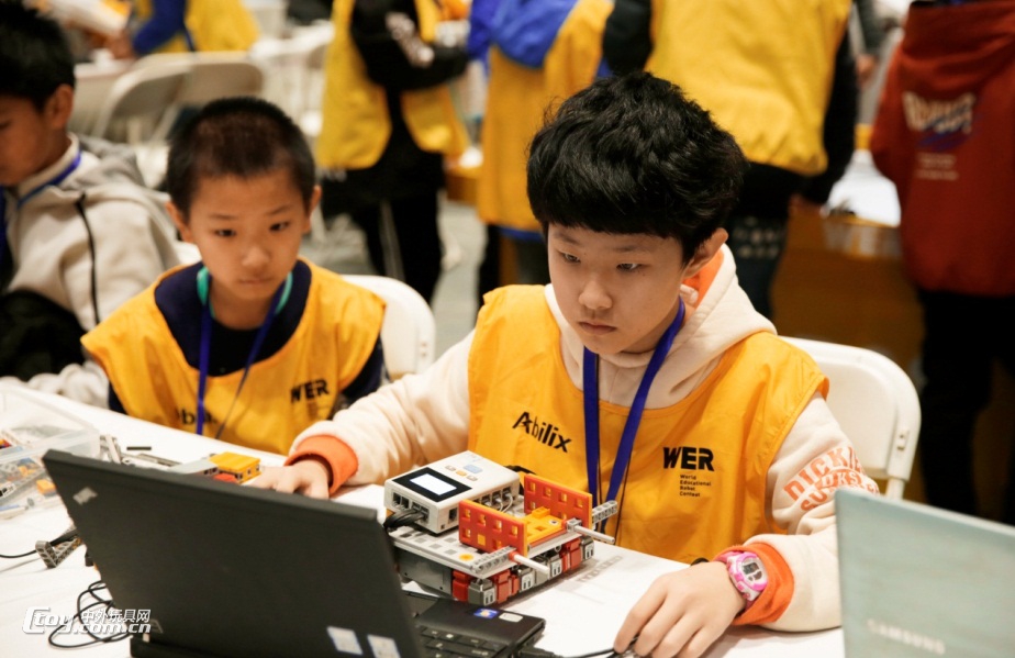 å…¨çƒå¸‚åœºå®¹é‡å°†è¶…3000äº¿ï¼æ•™è‚²æœºå™¨äººè¡Œä¸šæ½œåŠ›å·¨å¤§