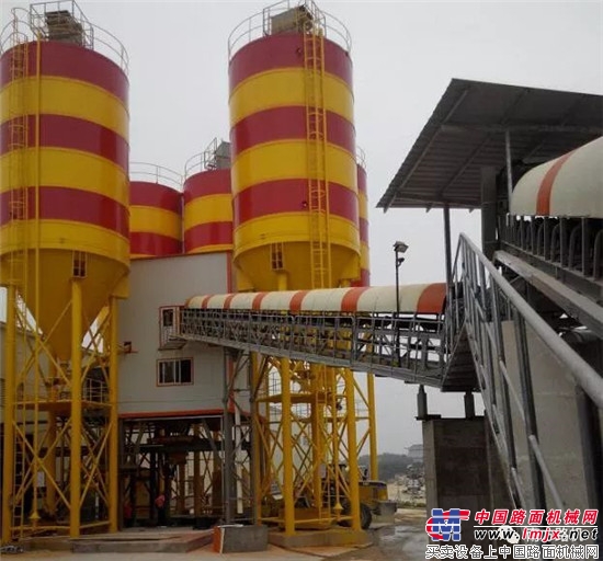 Special concrete mixing station for prefabricated components of southern road machine