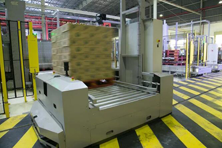 Shrink film packaging machine with full load tray