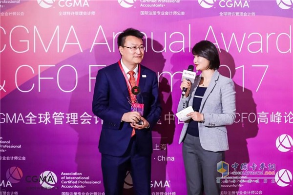 Jin Yan (left), Eatonâ€™s Asia Pacific Vice President of Finance, interviewed after receiving the â€œFinance Leader of the Yearâ€ award
