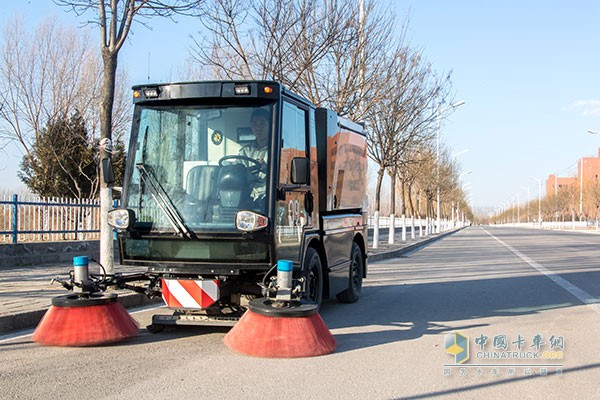 Pure electric small road sweeper