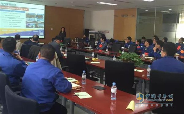 Professor Chen Hong, Director of the State Key Laboratory of Automotive Simulation and Control at Jilin University, made a report