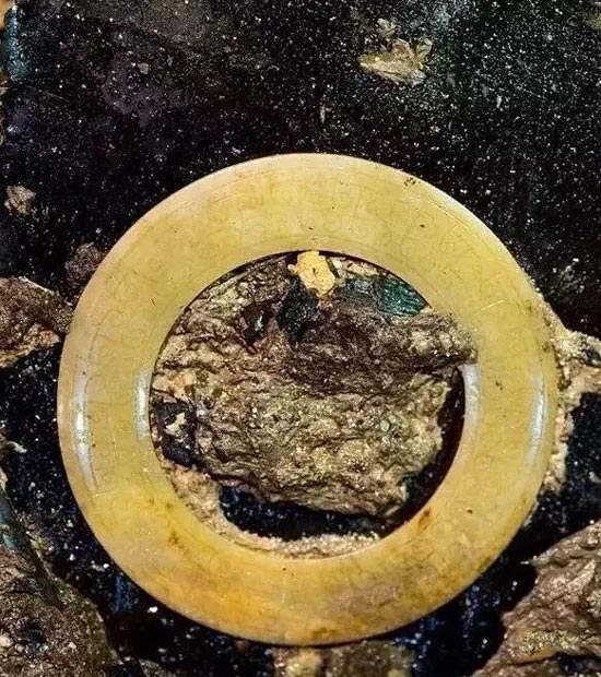 æ±‰ä»£çŽ‹ä¾¯è´µæ—ç—´è¿·çŽ‰å™¨