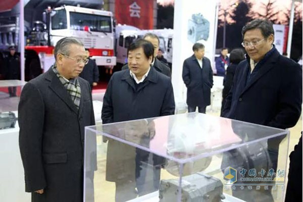 Shandong Provincial Party Committee Secretary Liu Jiayi Visits Shandong Heavy Industry â€¢ Weichai Power New Products Exhibition