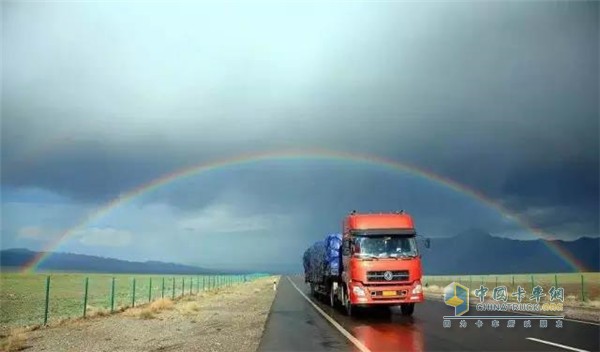 Dongfeng Commercial Vehicle with Dongfeng Cummins Engine