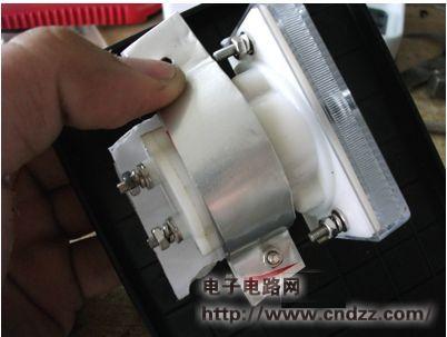 Src="http://i.bosscdn.com/blog/nophoto.gif" /></p><p> put in the voltmeter, press it with aluminum, </p><p><img Alt=