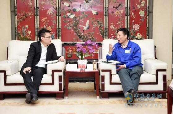 Chairman of the Fast Group and Secretary of the Party Committee Yan Jianbo Meets with Huawei's Xi'an Corporate Business Department Director Zhang Feng