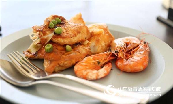 Eating fish becomes smarter. Eating fish every week can improve sleep quality and IQ.