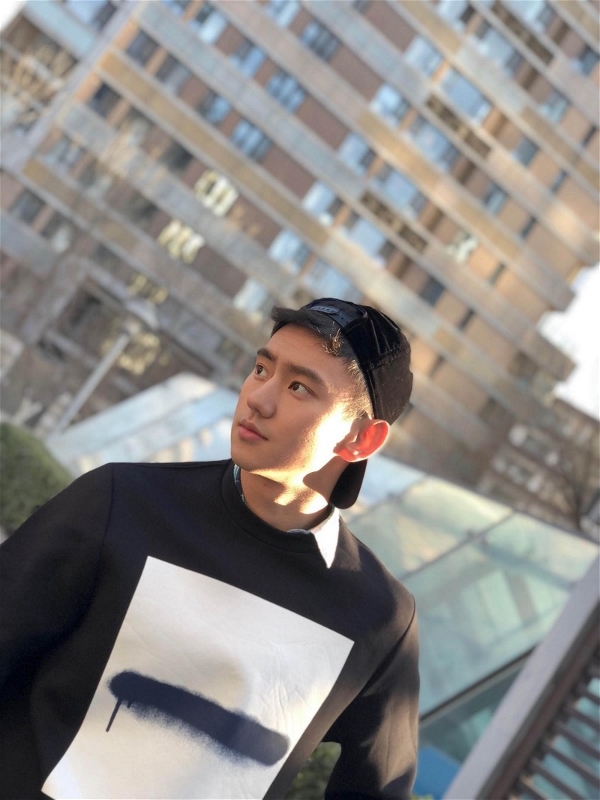Ning Zetao's departure for Milan Men's Week, turned into a street boy, cool and stylish