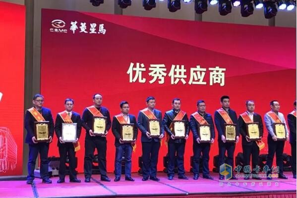 Xue Jie, General Manager of Longxi Technology Marketing Platform (front row, left one) took office