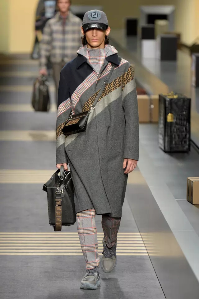 2018 Milan Winter Fashion Week FENDI turns the show into an airport