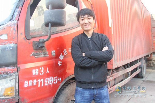 Hebei user Li Chenghu and his Omar can carry the Foton Cummins ISF series engine