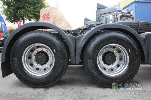 Heavy truck tires