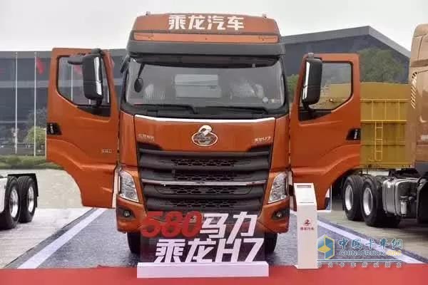 Dongfeng Dragon H7 equipped with Yuchai 580 high-power engine