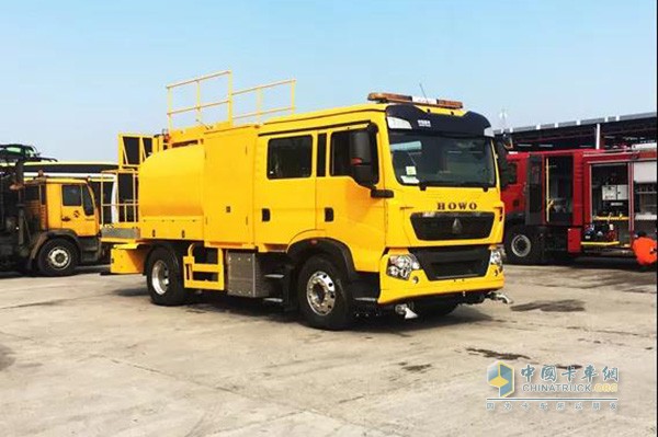 China National Heavy Duty Truck Sanitation Vehicle