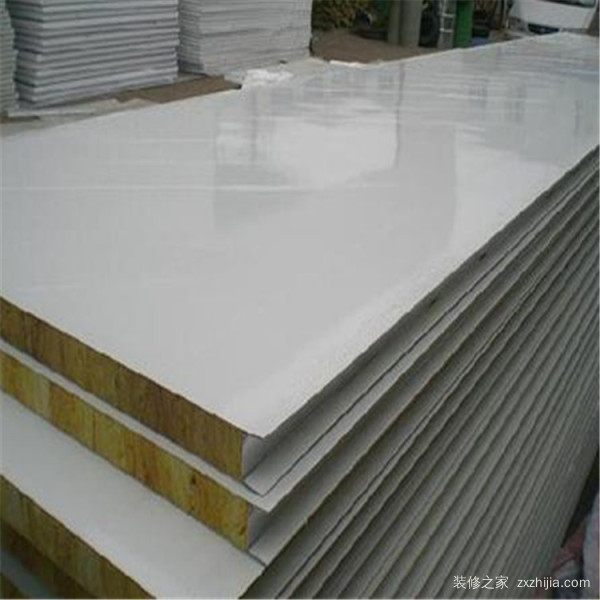Polyurethane exterior wall insulation board features