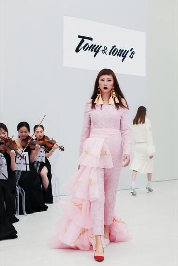 Versailles Girls Show, fashion godfather TONY to create a French visual Sheng