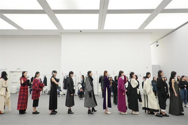 Show field direct | AUM å™¢ 2018 autumn and winter Shenzhen Fashion Week debut release