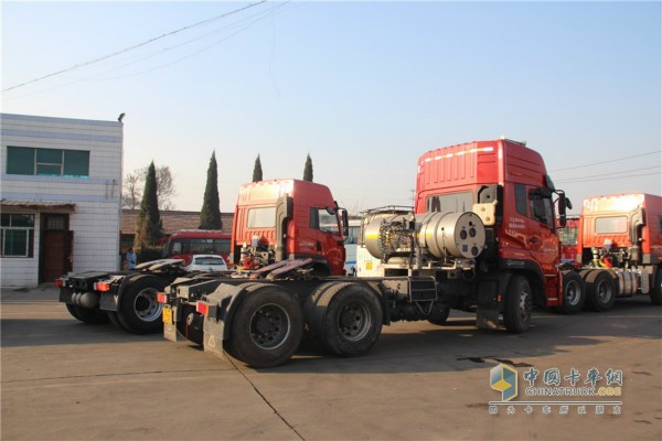 Heavy trucks equipped with Yuchai engines
