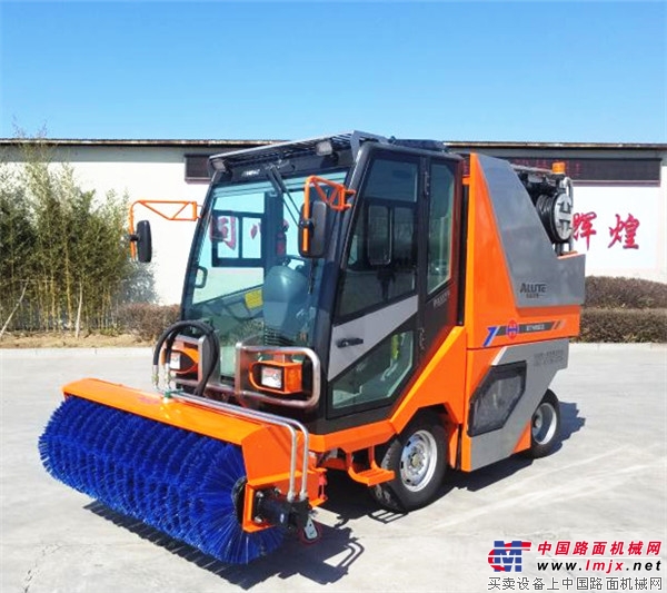 Product power bursting Tonghui QTH8501 multi-function road sweeper forging quality to benefit customers