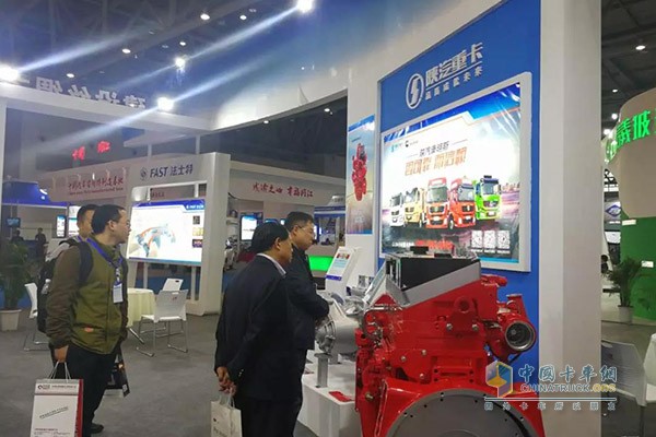 Shaanxi Auto heavy truck, Xi'an Cummins Engine and Fast Transmission debuted at Xi'an Exhibition Area