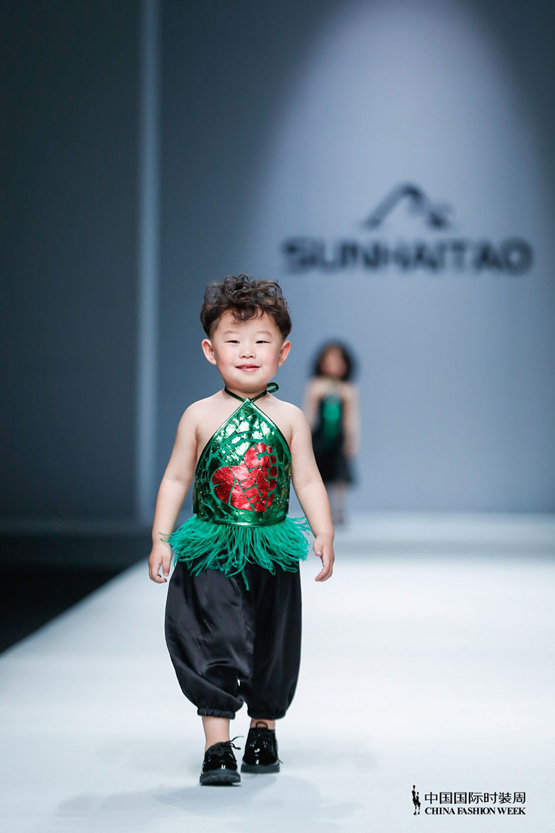 Green Attack Sunhaitaoâ€¢Sun Haitao Kids and Parents Wear Brand Show | China International Fashion Week 18AW