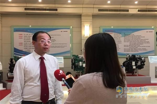 Ding Hao, Minister of Quality Assurance Department of FAW Jiefang Engine Co., Ltd. interviewed by reporter from Wuxi Economic Channel