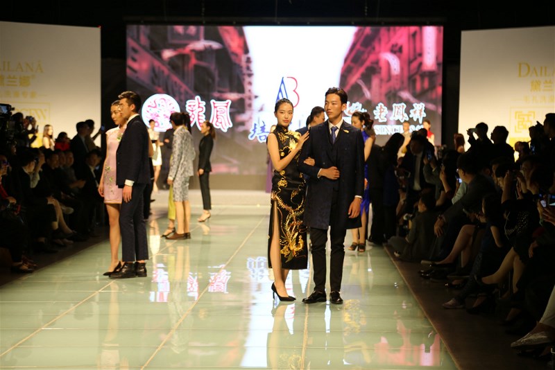 China Custom Fashion Week Looks at the three old Shanghai national brands to join hands to â€œdo thingsâ€