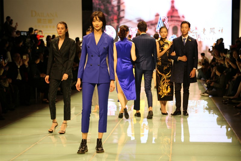 China Custom Fashion Week Looks at the three old Shanghai national brands to join hands to â€œdo thingsâ€