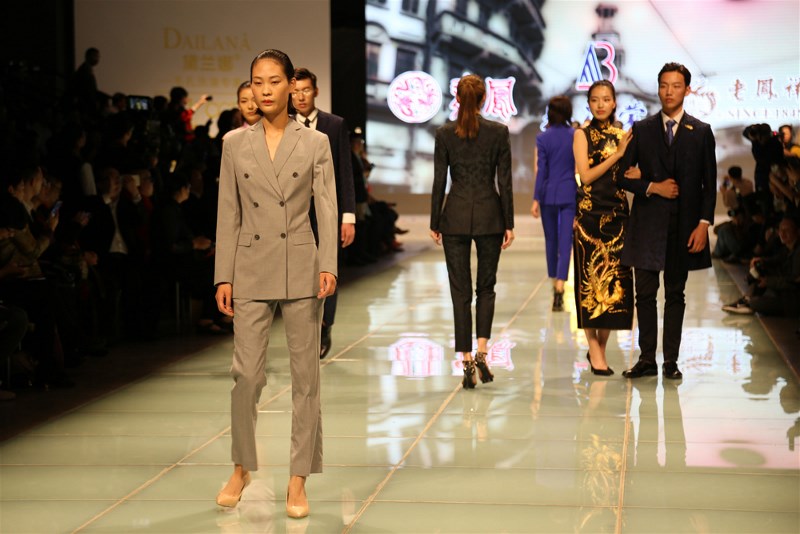 China Custom Fashion Week Looks at the three old Shanghai national brands to join hands to â€œdo thingsâ€