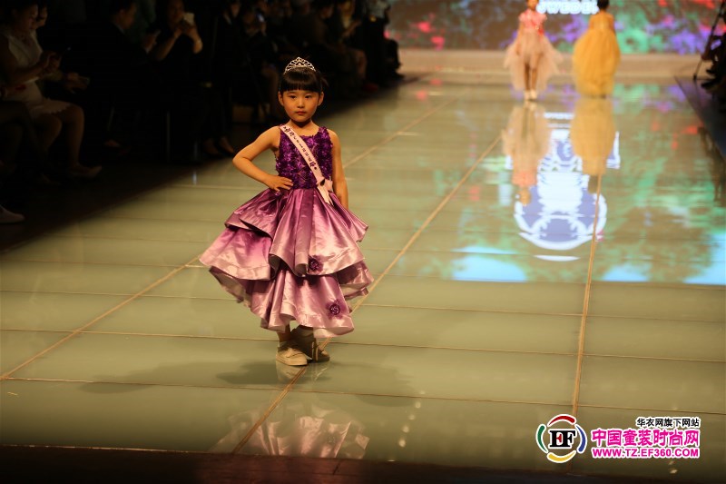 IKALI Yi Jialin children's life game wear debut Chinese custom fashion week opening ceremony braided colorful fairy dream