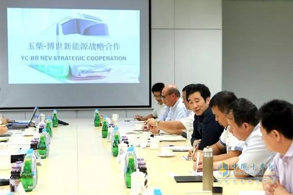 Chairman Yu Ping of Yuchai Co., Ltd. and Bosch Diesel Systems held in-depth talks on new energy strategies and other topics.