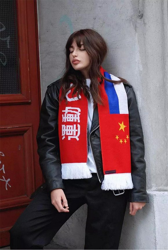 Although the World Cup in Russia has not yet begun, the "former Soviet style" in the fashion world has already been scraped.