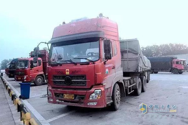 Master Liu used 12-year Dongfeng Tianlong tractors with Dongfeng Cummins engines