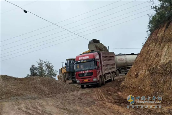 Xi'an Cummins engine equipped with Shaanxi Auto DeLong dump truck