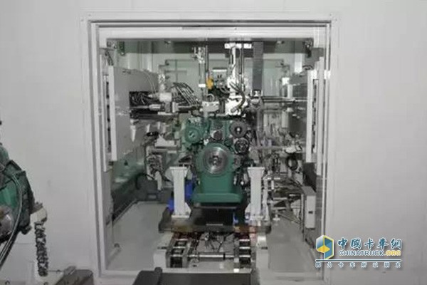 FAW Jiefang Engine Division applied the first time in China to implement a cold test process for heavy-duty diesel engine production lines